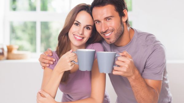 يعشق الرجل حبيبته عندما تتصرف بخجل ولطافة

