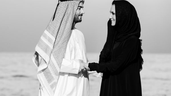 يجب على الزوجة أن تجتمع دوماً مع زوجها على مائدة الفطور

