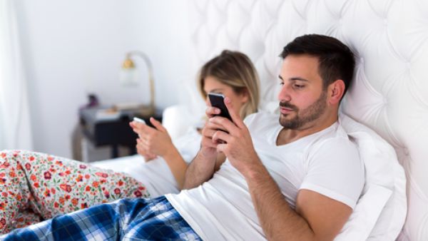 استعادة الذكريات أمر يكسر رتابة الحياة الزوجية