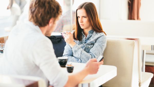 فكّري ملياً بشأن الأمور التي تجعلك عرضة لانتقاد زوجك الدائم