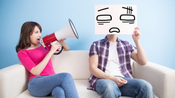 برج الأسد عند الغضب يهوج بالكلام ويشتكي طوال اليوم


