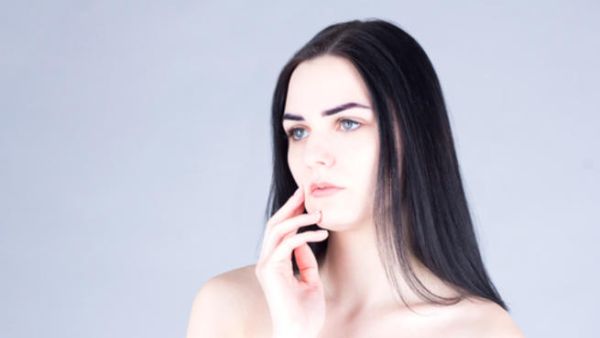 يمكنك تغطية الشيب باستخدام البودرة
