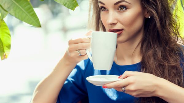 الالتزام بشرب الشاي الأخضر

