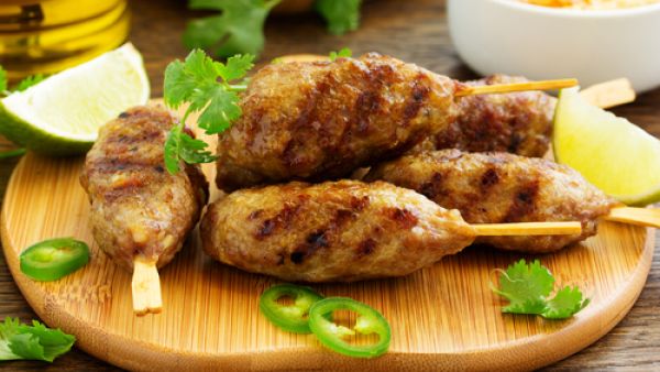 طريقة تحضير الكفتة المشوية على الفحم طريقة تحضير الكفتة المشوية على الفحم