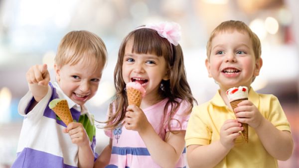 الاكثار من الحلوى تسبب مخاطر صحية كالبدانة وتسوس الأسنان

