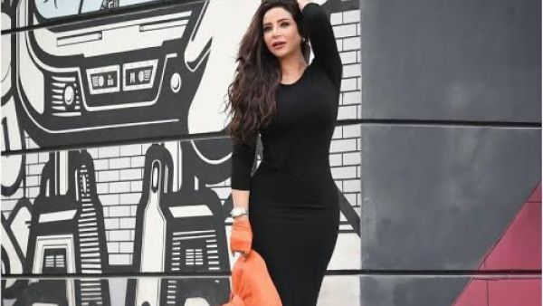 لجين عمران تملك ملامح شرقية بعيون واسعة وشعر أسود مخملياً 