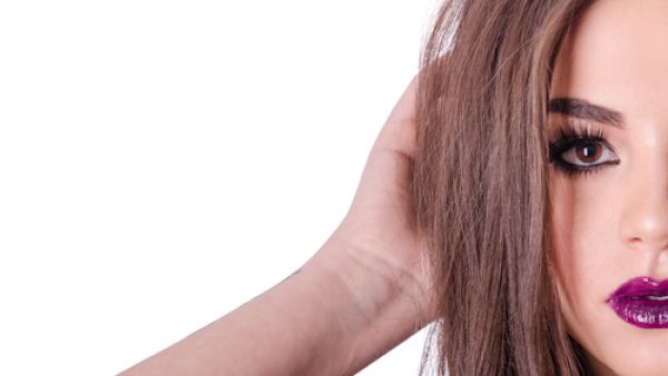 الرجل يعشق مكياج المرأة الهادئ الذي يخفي جميع عيوب وجهها
