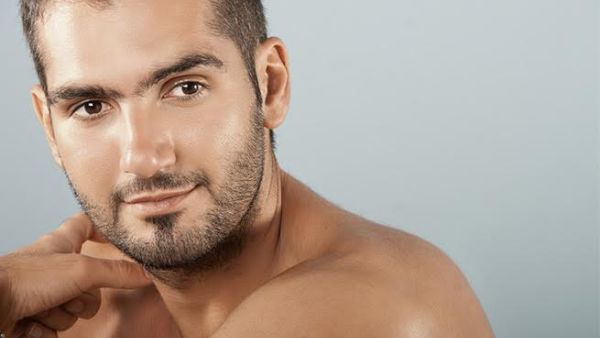 تنظيف البشرة مرة أو مرتين في الأسبوع من خلال الكريمات الخاصة

