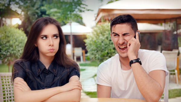 العثور على رجل يناسبك أشبه بالبحث عن إبرة في كومة قش

