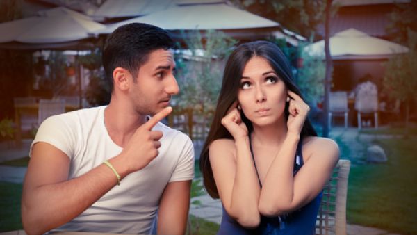 امرأة برج الحمل متسرّعة للغاية وسريعة التوتر والغضب