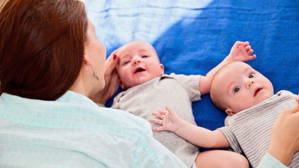 الحمل بتوأم حلم تحلم به بعض السيدات