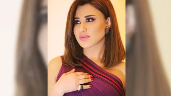 نجوى كرم تتألق بفستان ساحر باللون البنفسجي