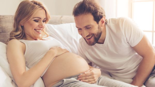 حاسة اللمس هي أول حاسة تظهر عند الجنين.تبدأ  في الأسبوع السابع
