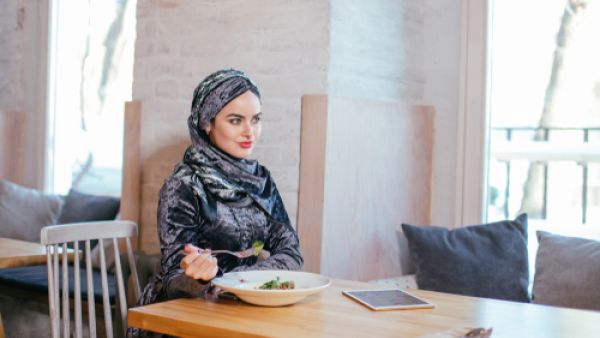 يجب تخصيص وجبة خفيفة وصحية وقليلة الدسم قبل النوم