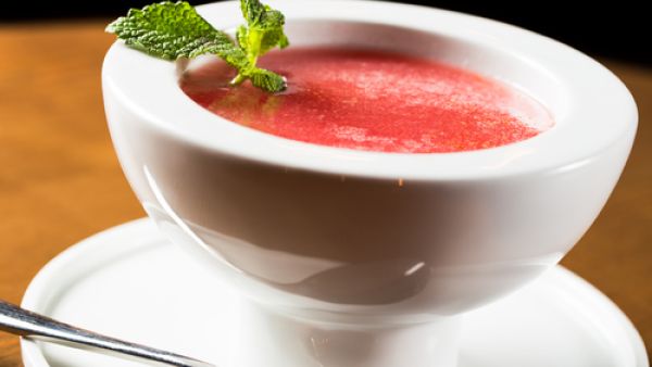 شوربة البطيخ بالنعناع