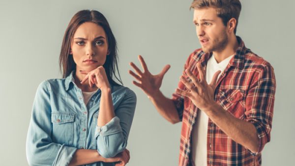 المرأة الدلو هي من النساء الغامضات ولكن المثيرات للاهتمام