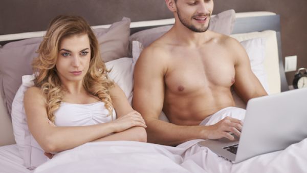 يجب دفع زوجك للتصرف في الفراش بأساليب مختلفة