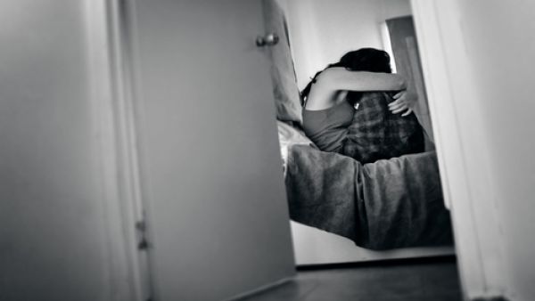 ينبغي إحاطة الطفل بالحب والحنان وبأجواء التعاون

