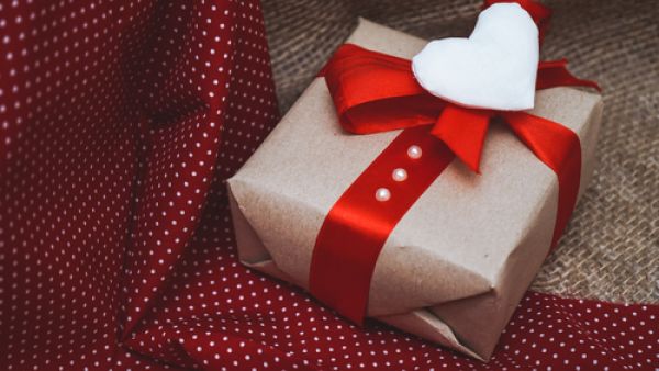 بدأ العد التنازلي لاستقبال عيد الحب وقائمة التحضيرات لا تنتهي