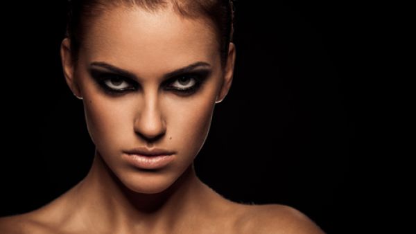 يمكن لجلسات التسمير الكثيفة والمتتالية أن تسبب تلفاً في الجلد

