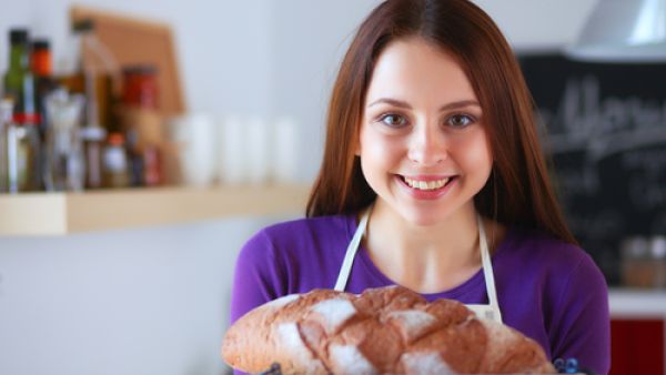 الأطعمة التي يجب علينا تناولها بشكل مستمر لتنحيف المؤخرة هي الخبز الأسود 
