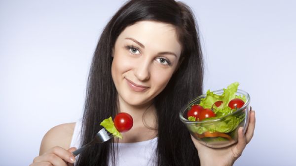 يمكن تناول الخضار كالجزر، البندورة الكرزية، الخيار المقطع خلال اليوم