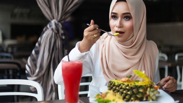  الإكثار من تناول الموز ، الأرز ، والمكسّرات تزيد الوزن في رمضان