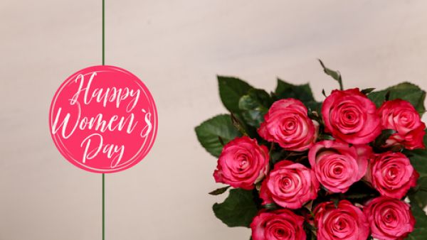 المرأة هي مكونة المجتمع