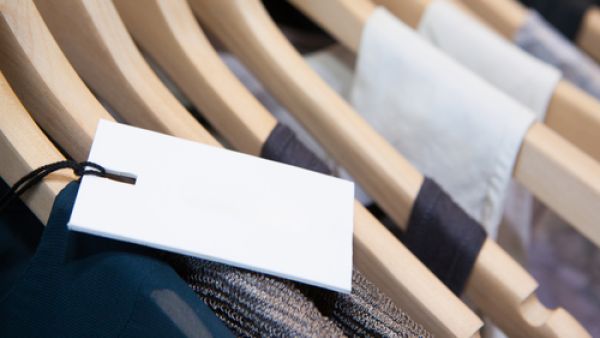 هناك خطوة على جسمك إذا ارتديت  الملابس الجديدة دون غسلها