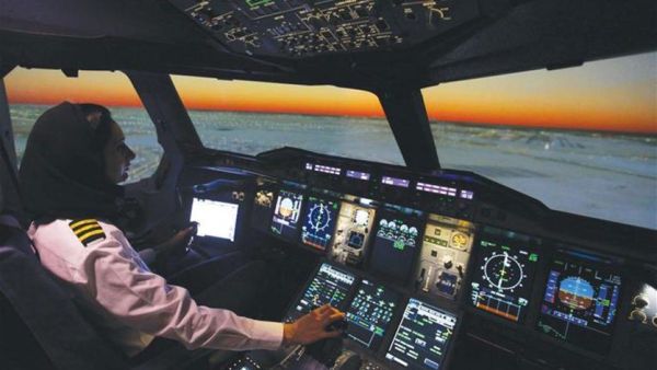 عائشة المنصوري