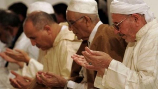 دعوات لتقصير التراويح