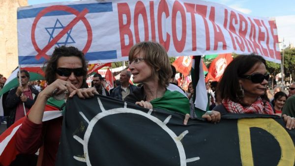 BDS protesters in Italy. (AFP/Vincenzo Pinto)