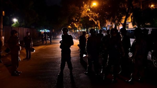 Bangladeshi security personnel stand guard after gunmen stormed a restaurant in Dhaka's high-security diplomatic district early on July 2, 2016. (AFP/File)