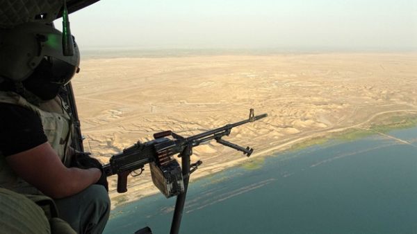 Iraqi security forces fly above the Euphrates river near Haditha dam in September 2014. (AFP/File)