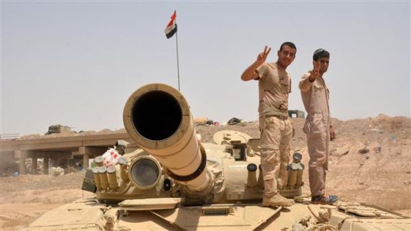 Iraqi government forces flash the sign of victory on their tank on June 22, 2016, some 40 kilometers (25 miles) west of Qayyarah, during their operation to take the city and make it a launch pad for an assault on Mosul. (AFP/File) Iraqi government forces flash the sign of victory on their tank on June 22, 2016, some 40 kilometers (25 miles) west of Qayyarah, during their operation to take the city and make it a launch pad for an assault on Mosul. (AFP/File)