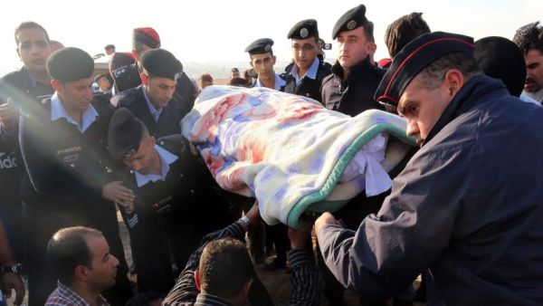 Jordanian mourners carry the body of Kamal Malkawi, who was killed in a shooting attack at the International Police Training Centre in Al-Muwaqqar, Zarqa, Jordan, November 10, 2015. (AFP/File)
