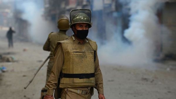 Kashmir residents clash with police in 2014. (AFP/File)