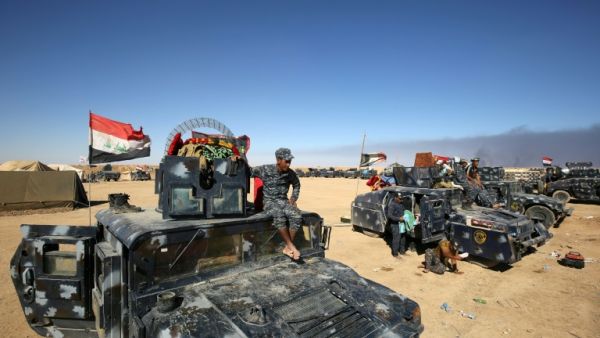 Iraqi forces gather at the Qayyarah military base, about 60 kilometres (35 miles) south of Mosul, on October 16, 2016. (AFP/Ahmad al-Rubaye)