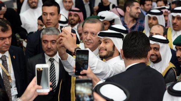 This December 2, 2015 photo released by Qatar University shows Qataris taking pictures with Turkish President Recep Tayyip Erdogan. (AFP/File)