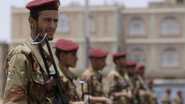 Yemeni soldiers stand guard, photo taken in 2012. (AFP/File)  Yemeni soldiers stand guard, photo taken in 2012. (AFP/File)