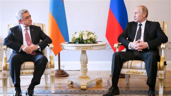 Russia's President Vladimir Putin (R) speaks with his Armenian counterpart Serzh Sargsyan in Saint Petersburg on June 20, 2016. (AFP/File) Russia's President Vladimir Putin (R) speaks with his Armenian counterpart Serzh Sargsyan in Saint Petersburg on June 20, 2016. (AFP/File)