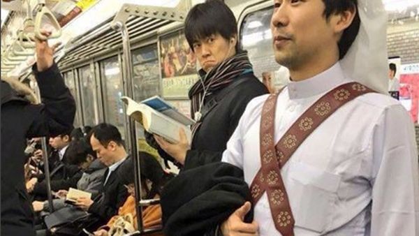 Akira has definitely embraced Saudi culture with open arms. (Instagram)