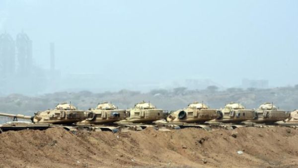 Saudi tanks deploy in Jizan close to the Yemeni border. (AFP/Fayez Nuraldine)