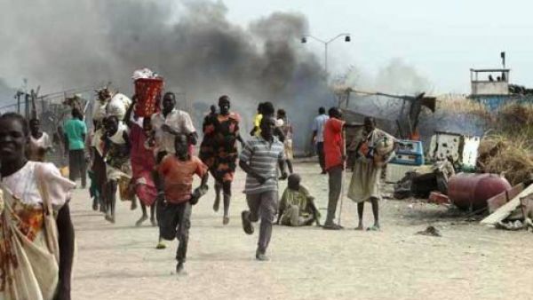 South Sudanese civilians flee fighting in an United Nations base in the northeastern town of Malakal on February 18, 2016, where gunmen opened fire on civilians sheltering inside killing at least five people. (AFP/Justin Lynch)