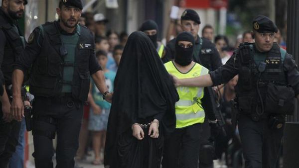 Spanish police arrest an 18-year-old Moroccan girl suspected of recruiting other women. (AFP/File)