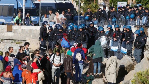The camp of around 50 people at Ventimiglia -- the town which became a flashpoint at the start of Europe's refugee crisis earlier this year -- was cleared because its occupants were using electricity and water without paying for it, police said. (AFP/Valery Hache)