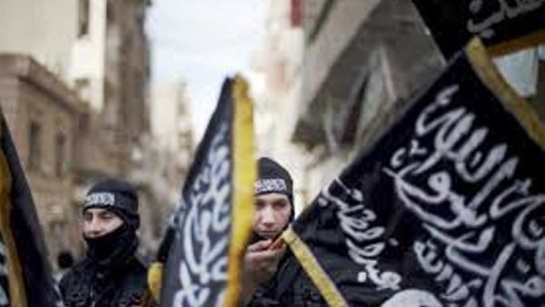 Sixteen Lebanese servicemen are still being held by Nusra Front. (AFP/File)