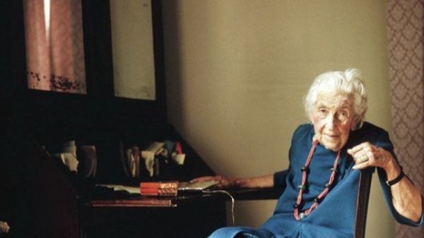 Agatha Christie (Twitter)