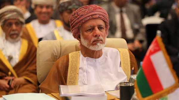 وزير الخارجية العماني يوسف بن علوي