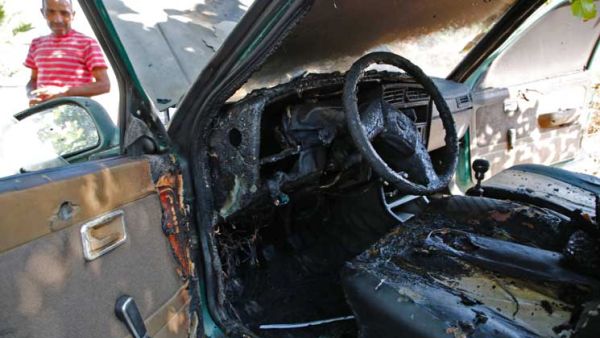 مستوطنون يهاجمون قرية صفا قضاء رام الله ويحرقون سيارتين